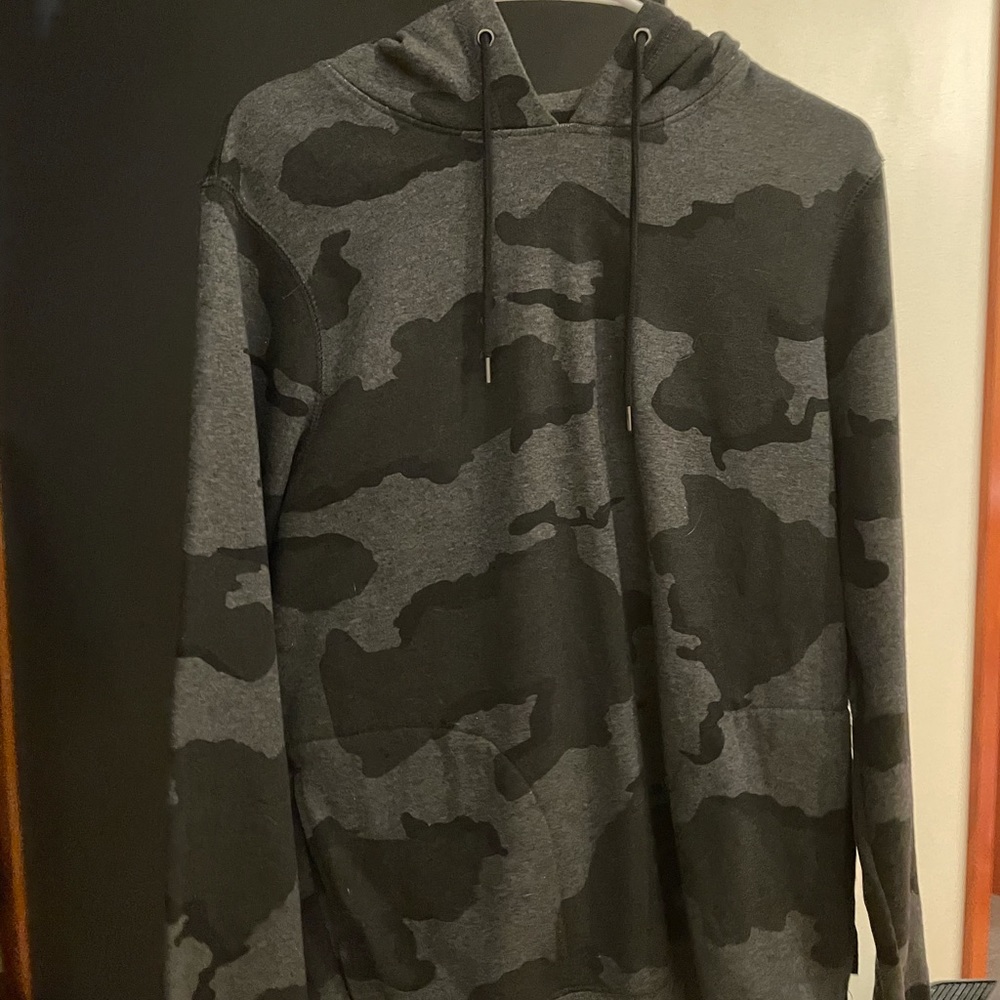 Ninth Hall Camo Hoodie Men’s size large